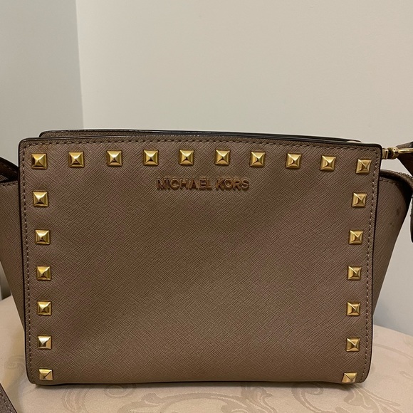 MICHAEL Michael Kors Selma small studded saffiano cross body bag - Picture 10 of 13